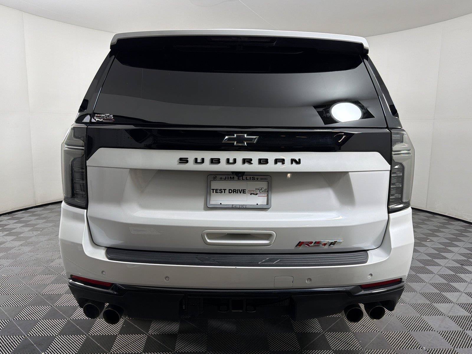 Used 2025 Chevrolet Suburban RST w/ Comfort Package RWD image 5