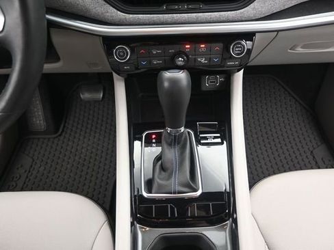 Used 2022 Jeep Compass Latitude w/ Convenience Group FWD image 8