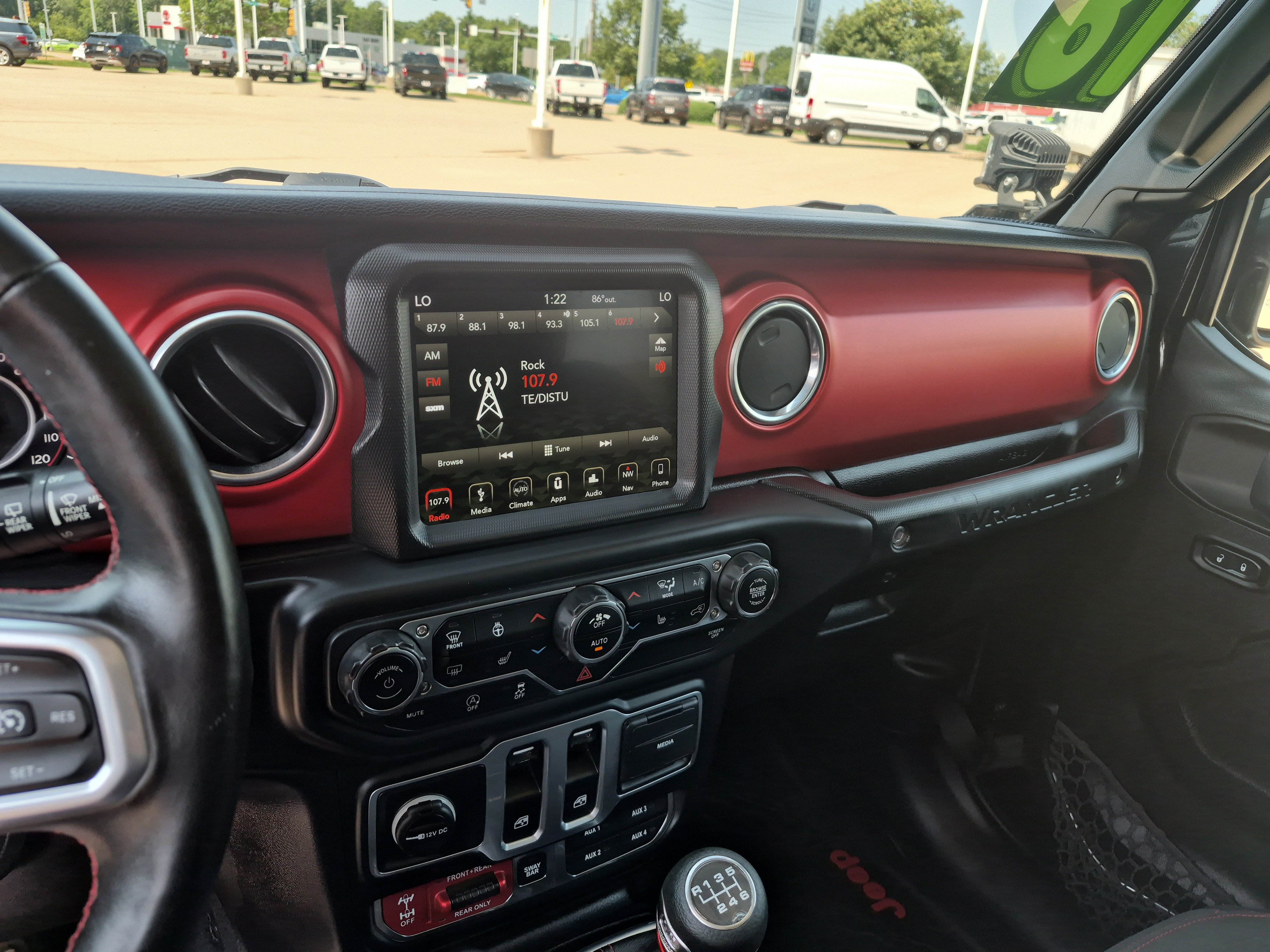 Used 2018 Jeep Wrangler Rubicon AWD/4WD image 16