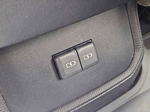 Used 2023 Toyota Highlander XLE AWD/4WD image 19