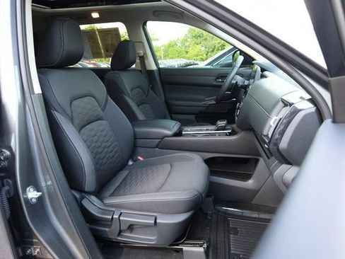 Certified 2025 Nissan Pathfinder SV w/ SV Premium Package FWD image 29