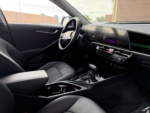 Used 2024 Kia Niro EX image 40