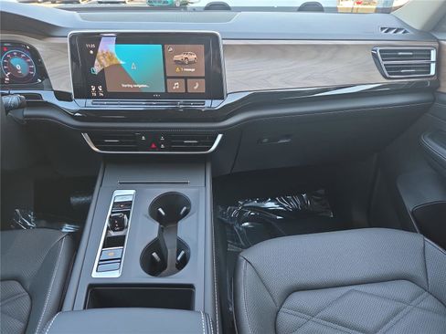 New 2026 Volkswagen Atlas SE image 17