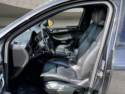 Used 2018 Porsche Macan AWD/4WD image 21