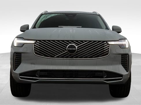 New 2026 Volvo XC90 B5 Core image 2