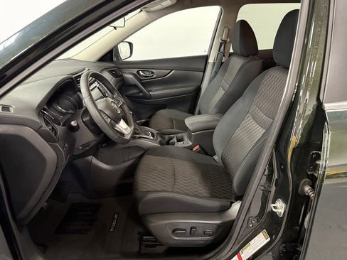 Used 2019 Nissan Rogue SV image 9
