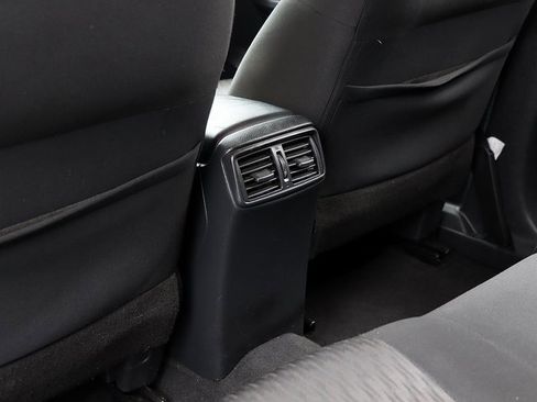 Used 2018 Nissan Rogue SV image 13