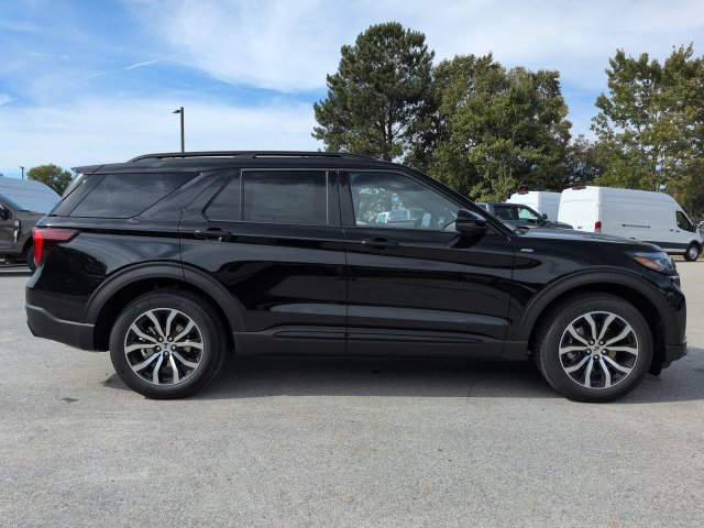 New 2027 Ford Explorer ST-Line RWD image 3