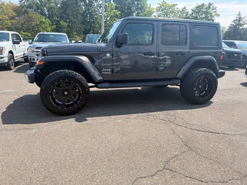 Used 2019 Jeep Wrangler Unlimited Sahara AWD/4WD image 2