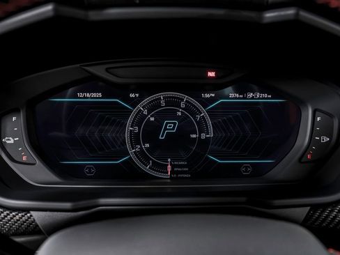 Used 2025 Lamborghini Urus SE image 15