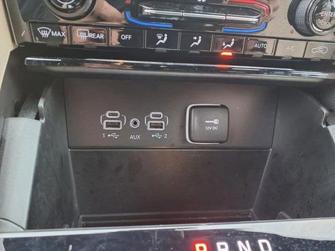 Used 2024 Jeep Grand Cherokee Limited image 21