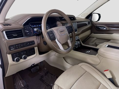 Used 2021 GMC Yukon XL Denali w/ Denali Premium Package image 23