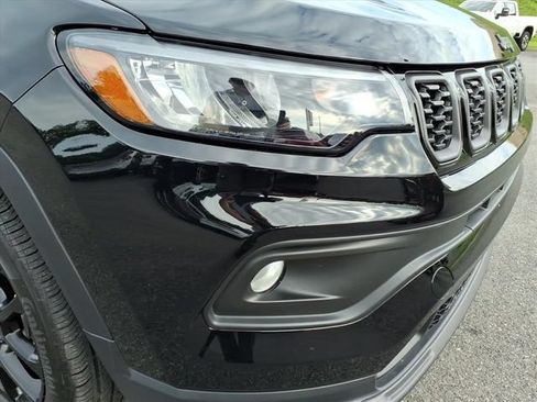 Used 2026 Jeep Compass Latitude AWD/4WD image 13