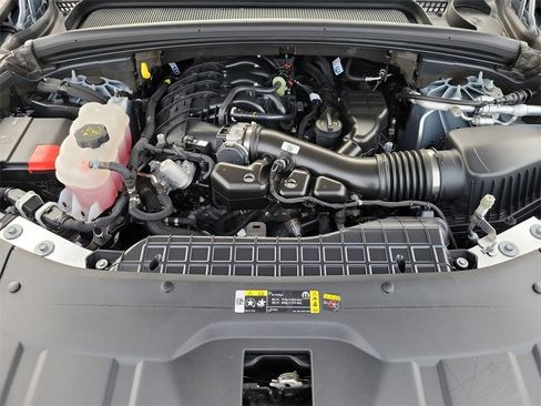 Used 2024 Jeep Grand Cherokee L Laredo image 10