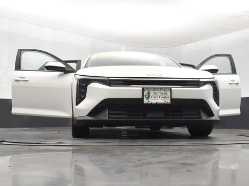 Used 2025 Kia K4 FWD image 11