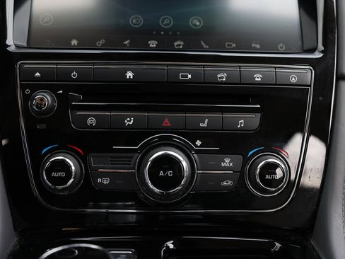 Used 2019 Jaguar XJ R-Sport RWD image 36