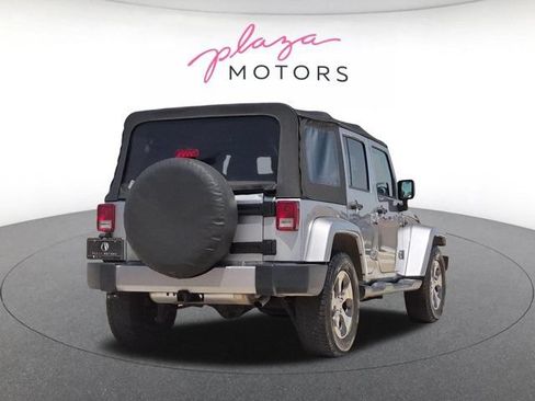 Used 2018 Jeep Wrangler Unlimited Sahara AWD/4WD image 5