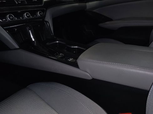 Used 2018 Honda Accord LX image 26