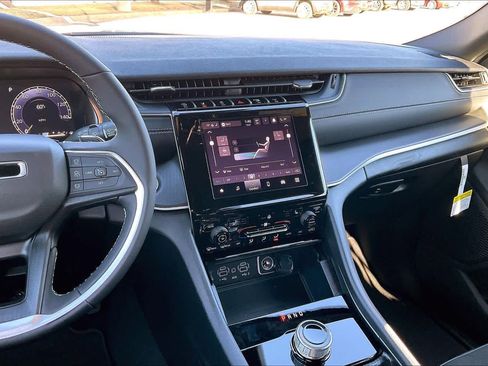 New 2025 Jeep Grand Cherokee Altitude AWD/4WD image 6