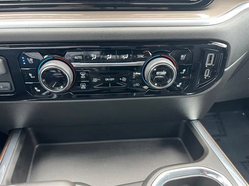 Used 2022 Chevrolet Silverado 1500 High Country w/ Technology Package AWD/4WD image 37