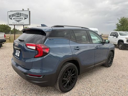 Used 2024 GMC Terrain SLT w/ Infotainment Package II AWD/4WD image 10
