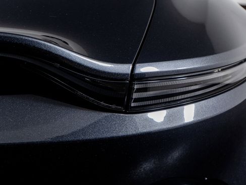 Used 2021 Aston Martin V8 Vantage Convertible image 13