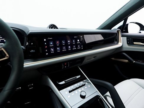 Used 2025 Porsche Cayenne GTS image 75