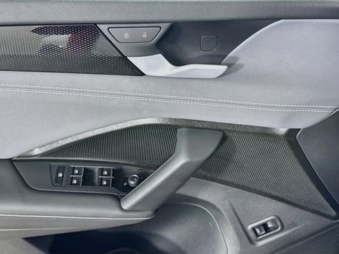 Certified 2025 Volkswagen Tiguan SE R-Line AWD/4WD image 11