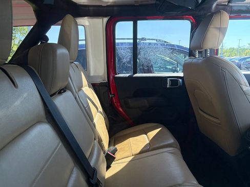 Used 2019 Jeep Wrangler Unlimited Sahara AWD/4WD image 10