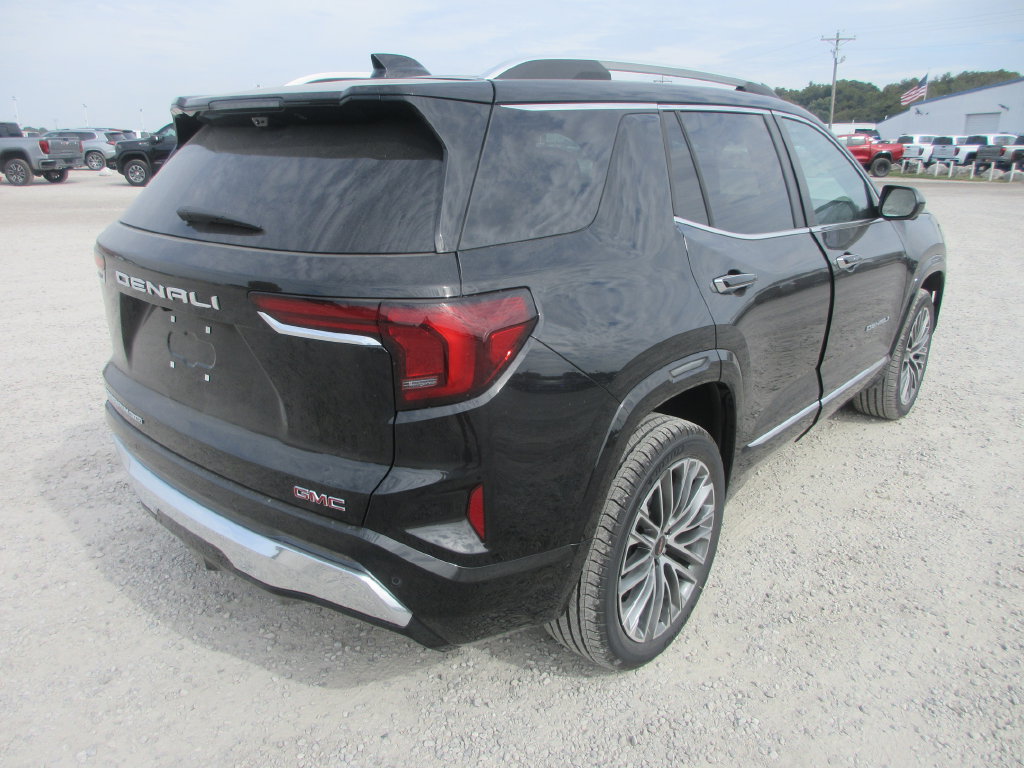 New 2027 GMC Terrain Denali w/ LPO, Black Badging Package AWD/4WD image 4