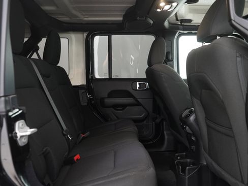 Used 2023 Jeep Wrangler Unlimited Sahara AWD/4WD image 13