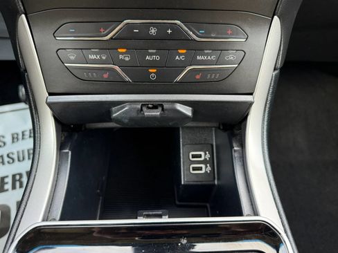 Used 2019 Ford Edge SEL w/ Cold Weather Package AWD/4WD image 35