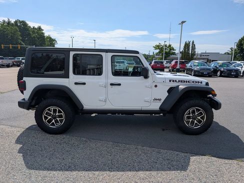 Used 2024 Jeep Wrangler Unlimited Rubicon AWD/4WD image 7