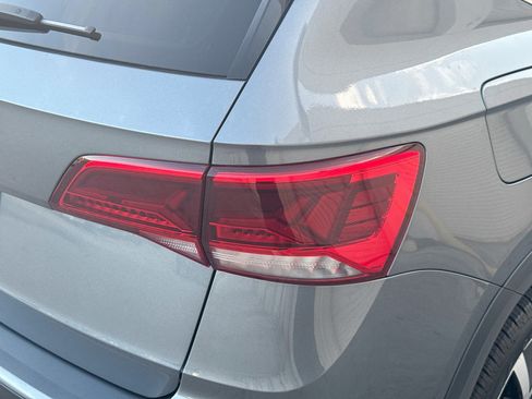 Certified 2024 Volkswagen Taos SE FWD image 27