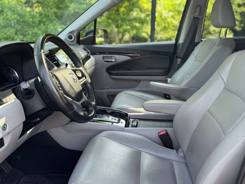 Used 2019 Honda Pilot Touring image 8