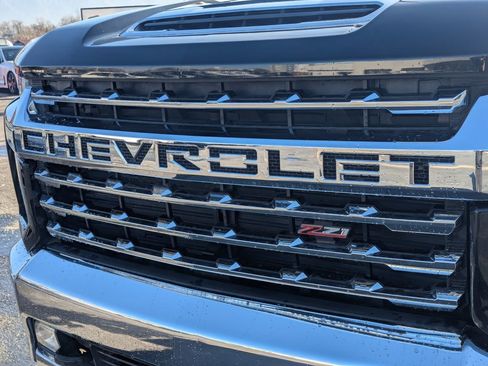 Used 2022 Chevrolet Silverado 3500 LTZ w/ Z71 Off-Road Package image 11
