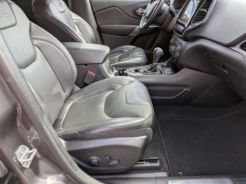 Used 2019 Jeep Cherokee Limited image 29