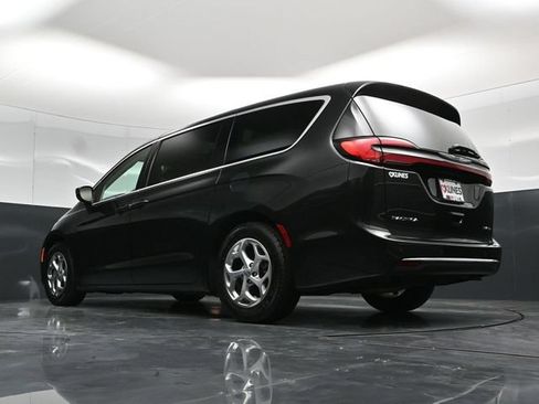 Certified 2024 Chrysler Pacifica Limited FWD image 66