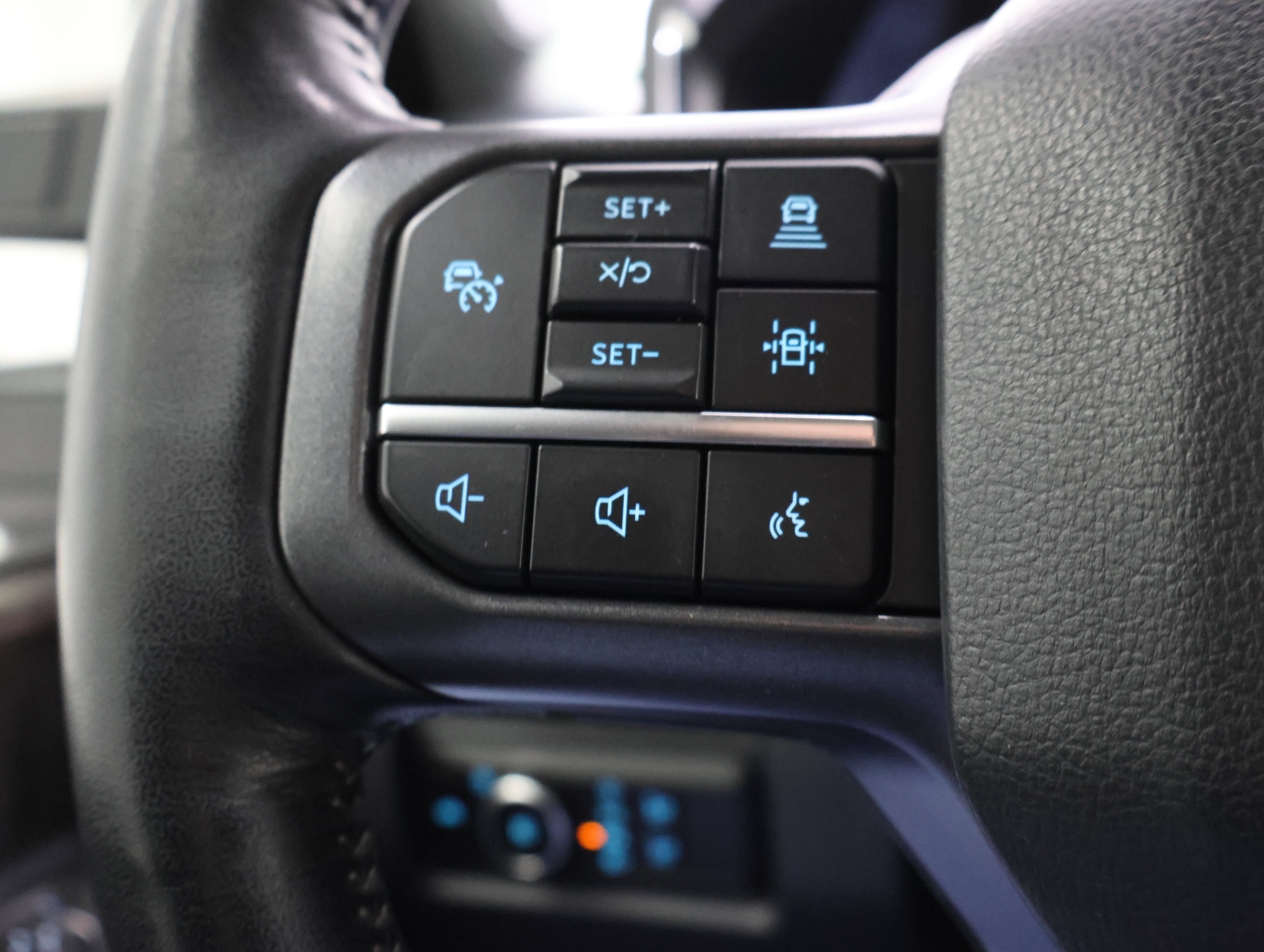 Used 2023 Ford F350 Lariat w/ Lariat Ultimate Package AWD/4WD image 15
