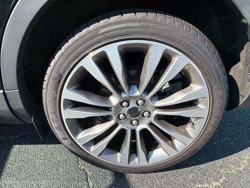 Used 2017 Lincoln MKX Reserve w/ Driver Assistance Package AWD/4WD image 27