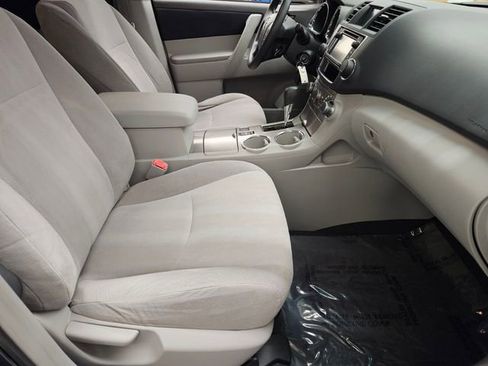 Used 2013 Toyota Highlander Plus image 18