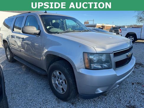 Used 2007 Chevrolet Suburban LT image 1