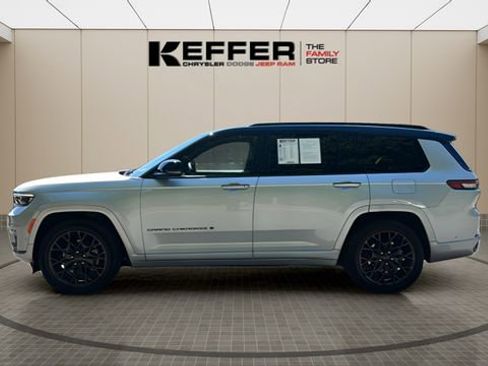 Used 2025 Jeep Grand Cherokee L Summit AWD/4WD image 2
