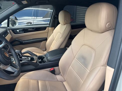 Certified 2023 Porsche Cayenne AWD/4WD image 5