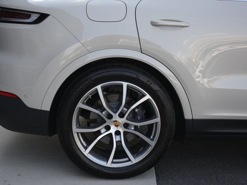 Certified 2026 Porsche Cayenne AWD/4WD image 39