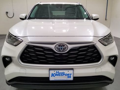 Used 2020 Toyota Highlander XLE AWD/4WD image 2
