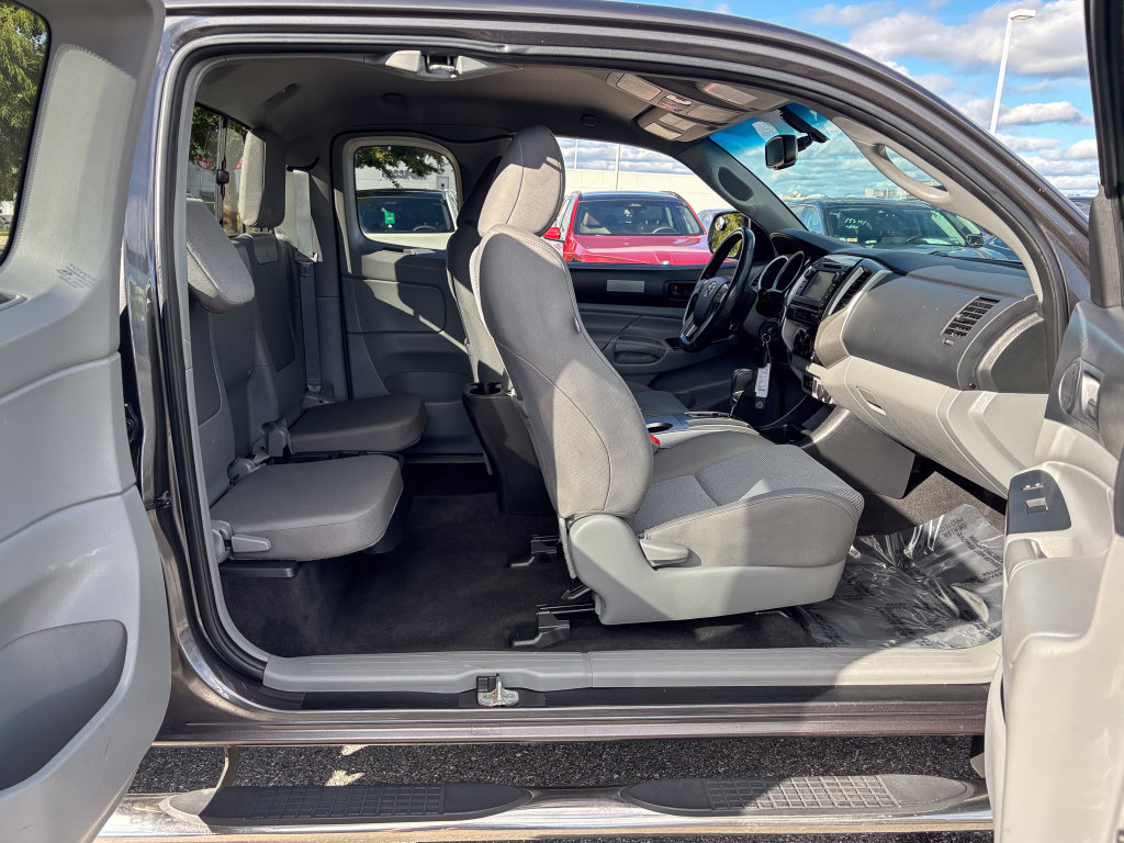 Used 2013 Toyota Tacoma 4x4 Access Cab V6 w/ TRD Off-Road Pkg image 42