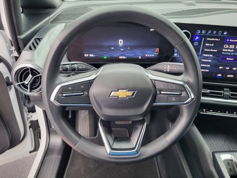 Used 2025 Chevrolet Equinox EV LT FWD image 24