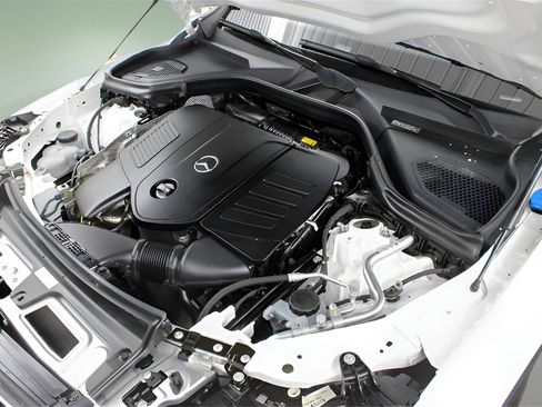 Used 2024 Mercedes-Benz GLC 300 4MATIC image 28