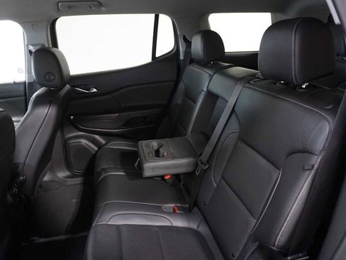 Used 2023 GMC Acadia SLT image 11